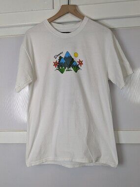 Dravus White Graphic Tee It's All Downhill from Here Size Medium 100% Cotton